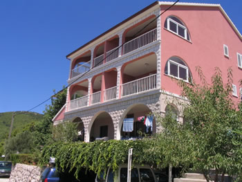 Kor�ula Karbuni apartmani �akni�